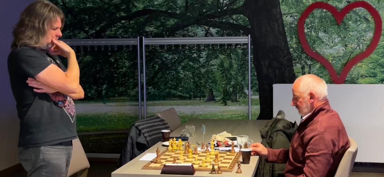 John Nuyens kroont zich tot clubkampioen van de Molse Schaakclub!